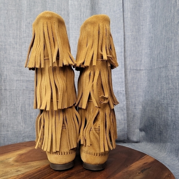 BOHO Classic Minnetonka 3-Layer Fringe Moccasin Boot Tan Size 5 - Picture 5 of 16